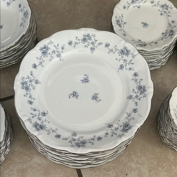 Elegant Floral Dinnerware Set - Picture 8 of 8